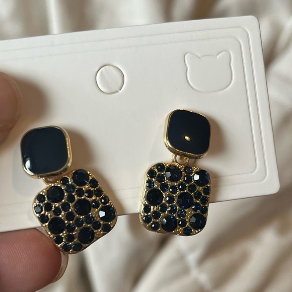 💥2 for $18💥 Gorgeous Sparkling Drop Earrings in Pink or Dark Blue! - Picture 6 of 9